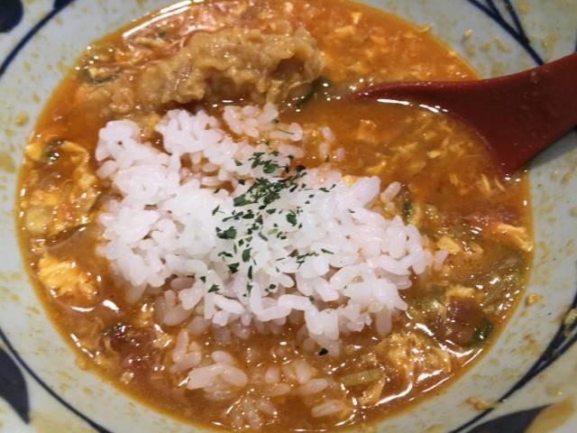 締めの「ひと口ごはん」をダイブ