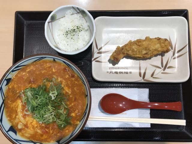 丸亀製麺の「トマたまカレーうどん」+かしわ天