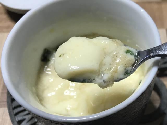 「松茸のお吸いもの」の茶わん蒸しをひとくち