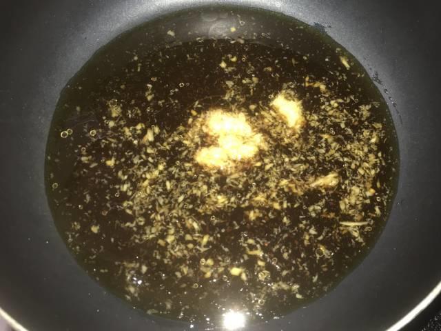 フライパンでタレを作る