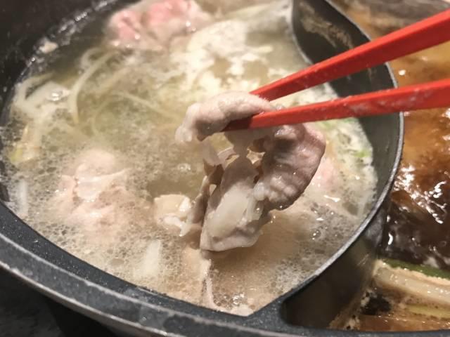 スペイン産イベリコ豚をしゃぶしゃぶ