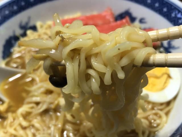ラーメンとウニバターで炒めた野菜