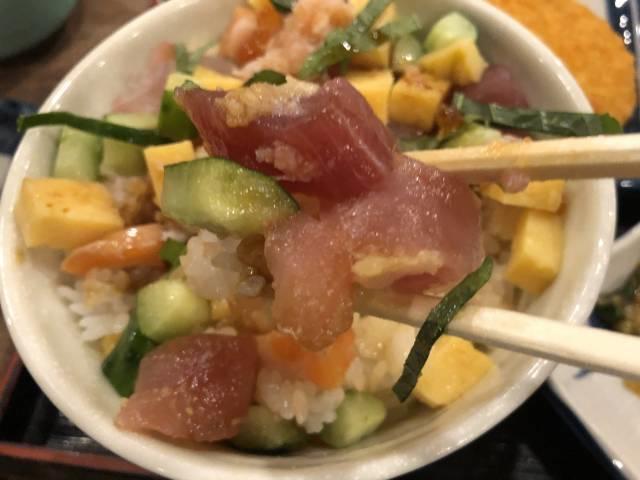 バラチラシ丼