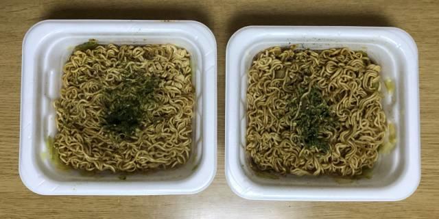 写真:「やきそば弁当」と「焼そばどうだい！」を作る