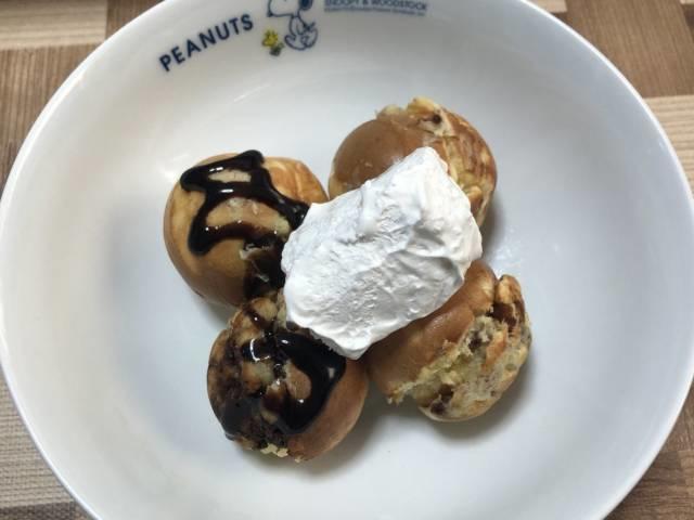 写真:たこ焼きホットケーキにホイップクリーム