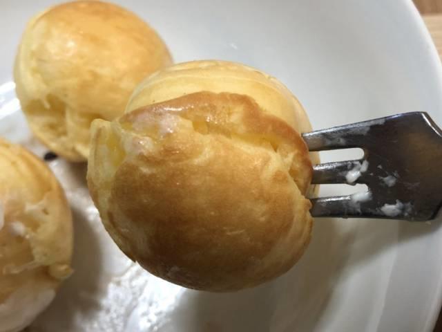 写真:うまく出来たたこ焼きホットケーキをひとくち