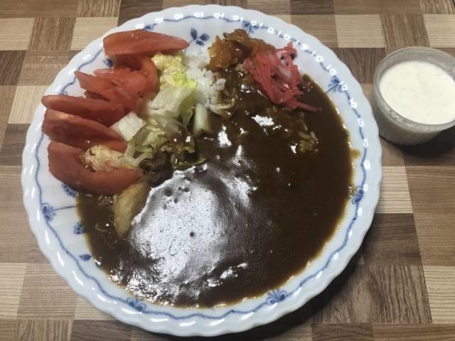写真:サラダカレーとクリームチーズソース