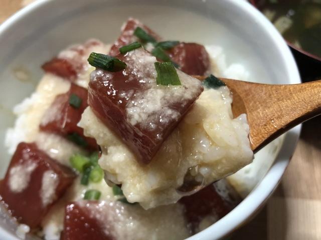 写真:「まぐろとろろ丼」をもうひとくち
