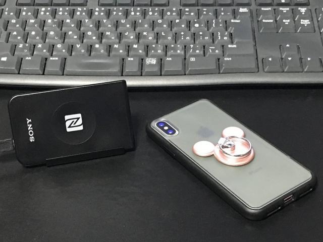 写真:ICカードリーダーとスマホ