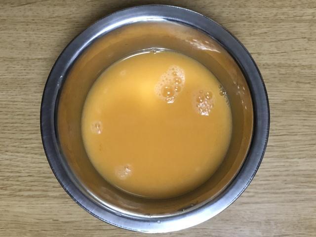 写真:「うに茶碗むしの素」を溶いた卵液