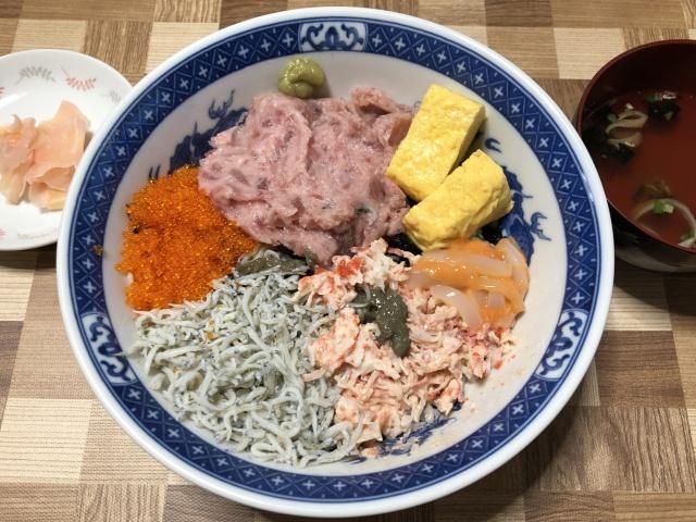 写真:「にぎやか海鮮丼」