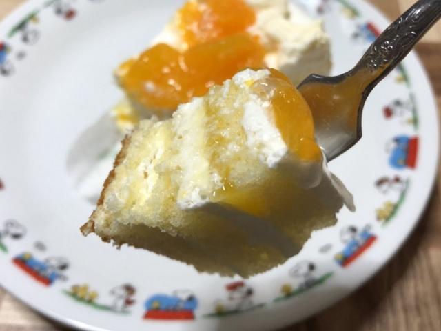 写真:ヤマザキ「ガツン、とみかん風味ケーキ」をひとくち