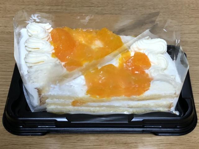 写真:ヤマザキ「ガツン、とみかん風味ケーキ」パッケージ中