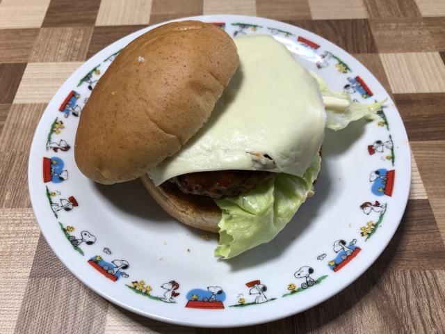 写真:レタスチーズハンバーガー
