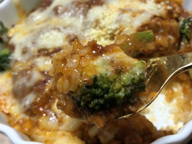 写真:「ミートソースハンバーグドリア」をもうひとくち