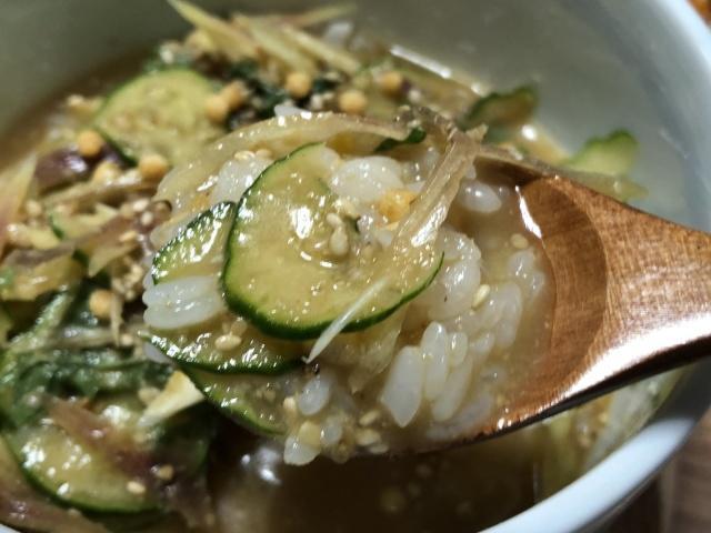 写真:「冷や汁」をひとくち