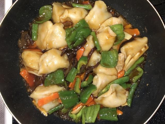 写真:「中華甘酢あん」を混ぜ合わせる