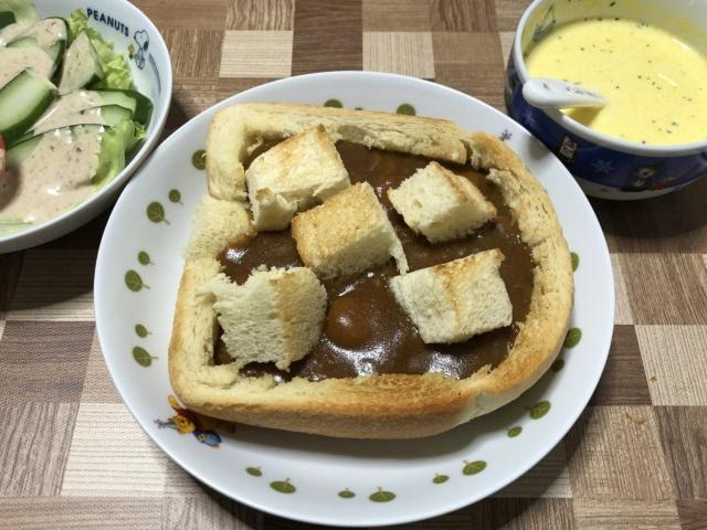 写真:「まるごと食パンカレー」