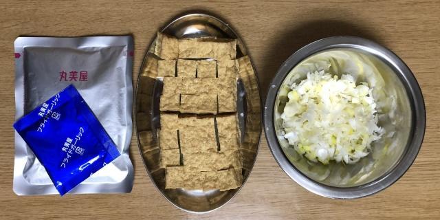 写真:「とんこつ麻婆厚揚げ」の材料