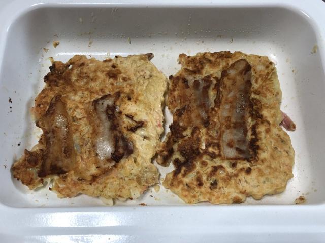 写真:「海鮮お好み焼き」の焼き上がり