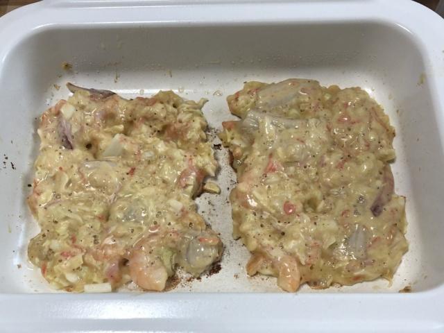 写真:四角いミニホットプレートで焼く