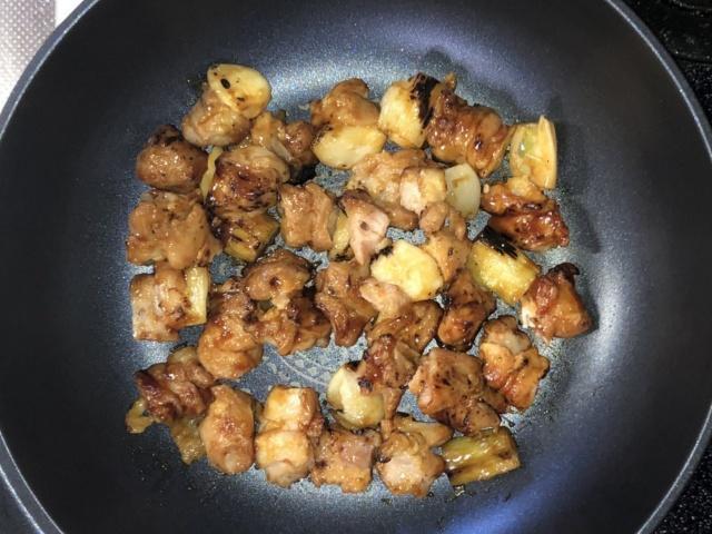 スーパーの惣菜売り場の焼き鳥で作る「焼き鳥丼」 - sora's