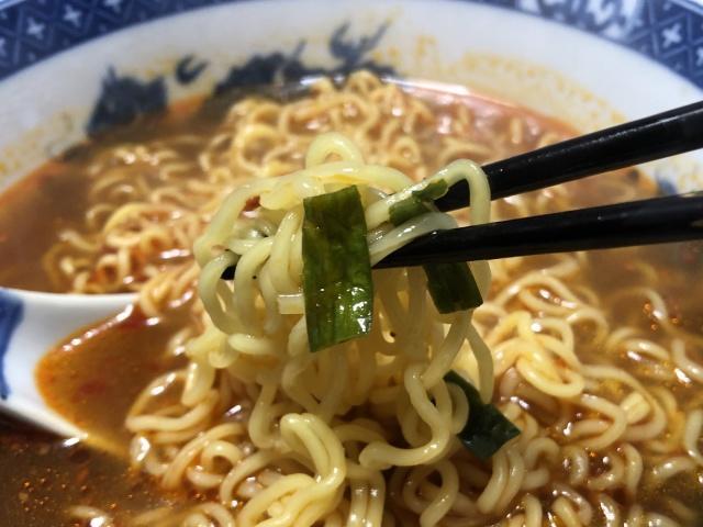 写真:素のままの「台湾ラーメン」をひとくち