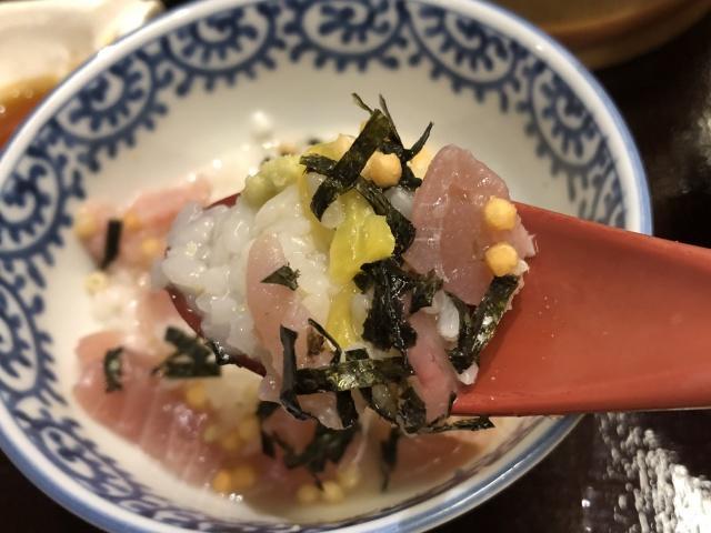 写真:まぐろおひつごはんをだし漬けでひとくち