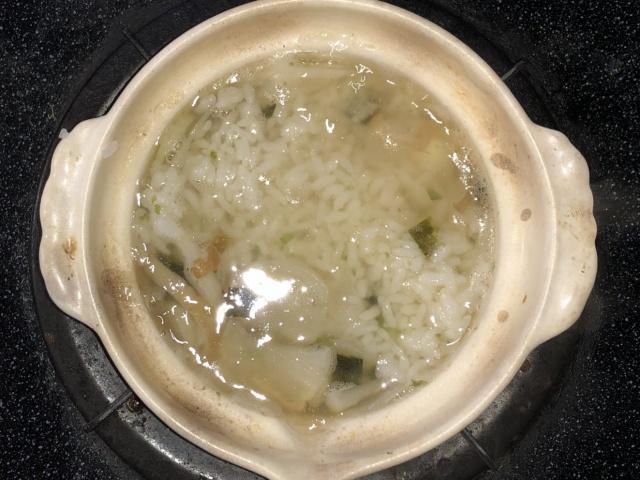 写真:ご飯を入れて煮込む