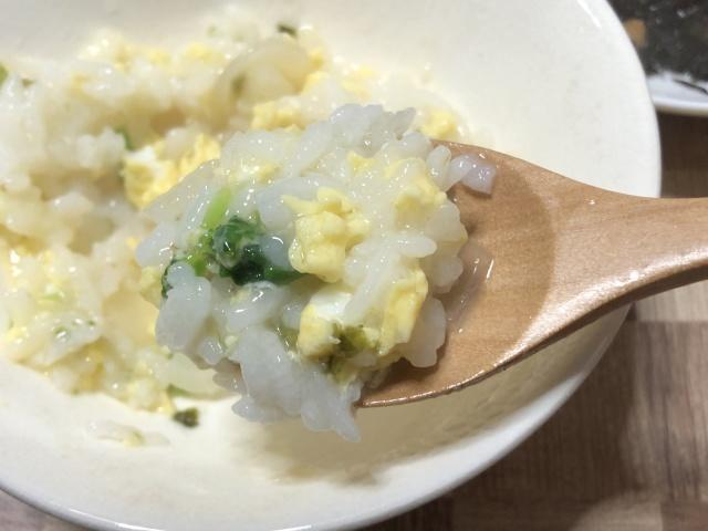 写真:「七草雑炊」をひとくち