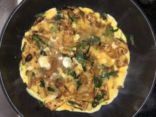 写真:「厚揚げニラ玉オイスターソース炒め」の完成