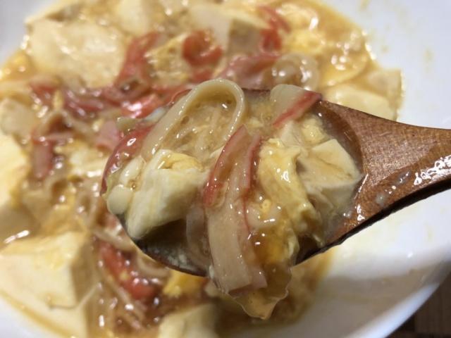 写真:「豆腐の玉子あんかけ」をひとくち