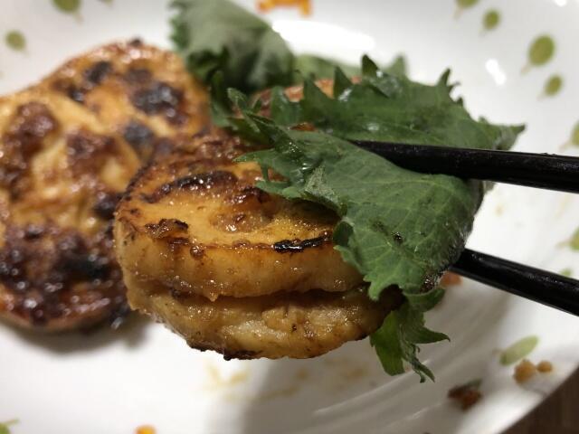 写真:「レンコン挟み焼き」をもうひとくち