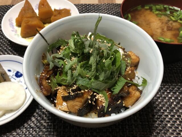 写真:「ぶりの照り焼き丼」