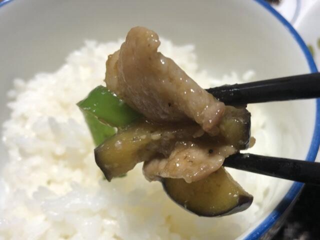 写真:「茄子と豚バラ肉のピリ辛味噌炒め」をもうひとくち