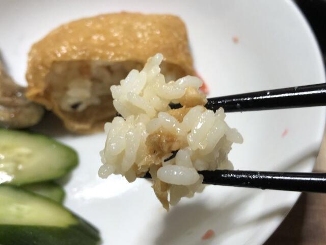 写真:こぎつねめしをひとくち