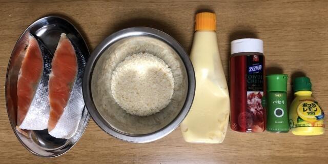 写真:「鮭のチーズパン粉焼き」の材料