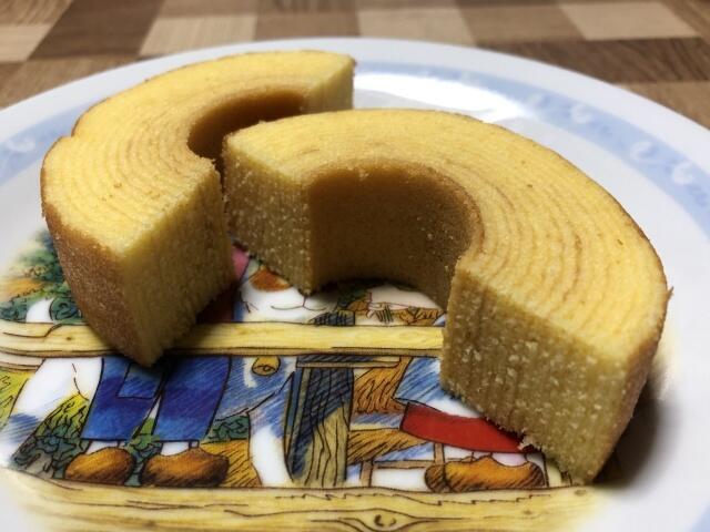 写真:「しっとりなめらかおとなのばうむ。」断面