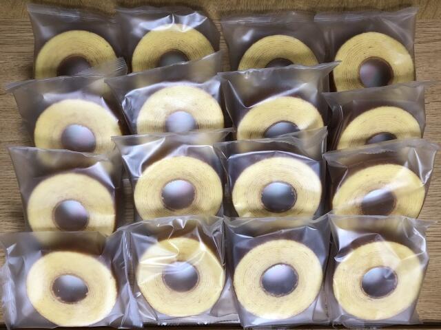 写真:コストコ「しっとりなめらかおとなのばうむ。」内容物