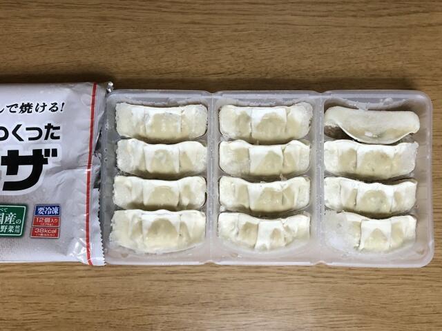 写真:味の素「米粉でつくったギョーザ」パッケージ内