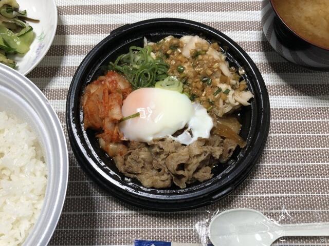 写真:「鶏肉コンボ牛めし」
