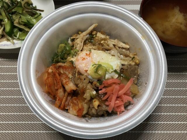 写真:ライスに「鶏肉コンボ牛めし」をオン