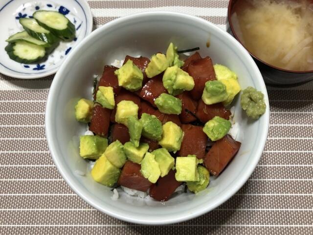 写真:「ポキ丼」