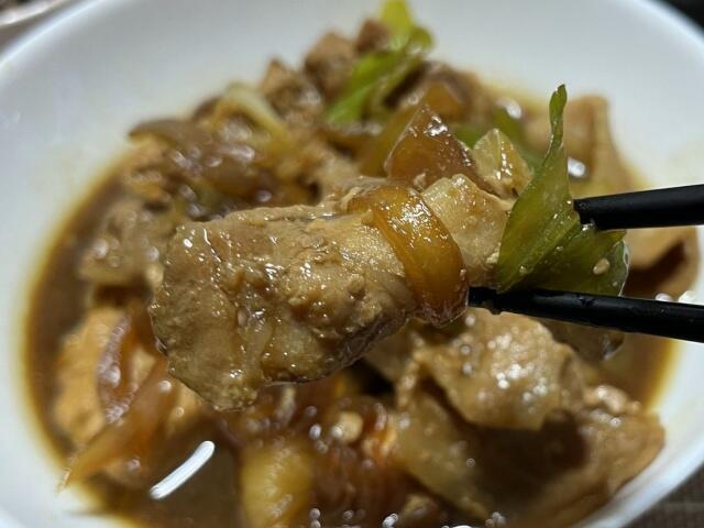 写真:「肉豆腐」をひとくち