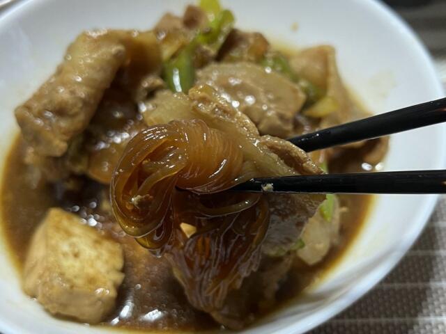 写真:「肉豆腐」のしらたき