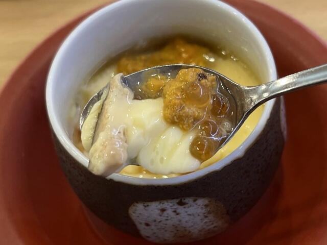 写真:茶碗蒸しをひとくち