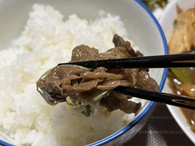 写真:「味噌すき煮」とご飯