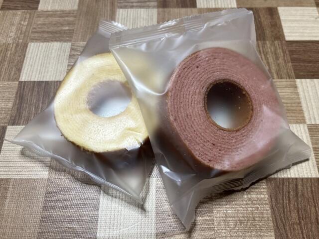 写真:「しっとりなめらかおとなのばうむ。」2種の個包装