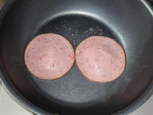 写真:「シャウスライス」を焼く