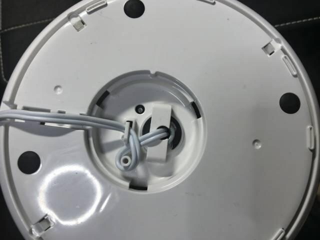 サーキュレータの底の蓋を外したところ